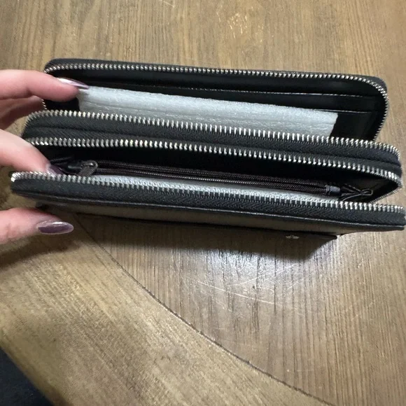 Men’s Black Zip-Around Wallet - Picture 7 of 10